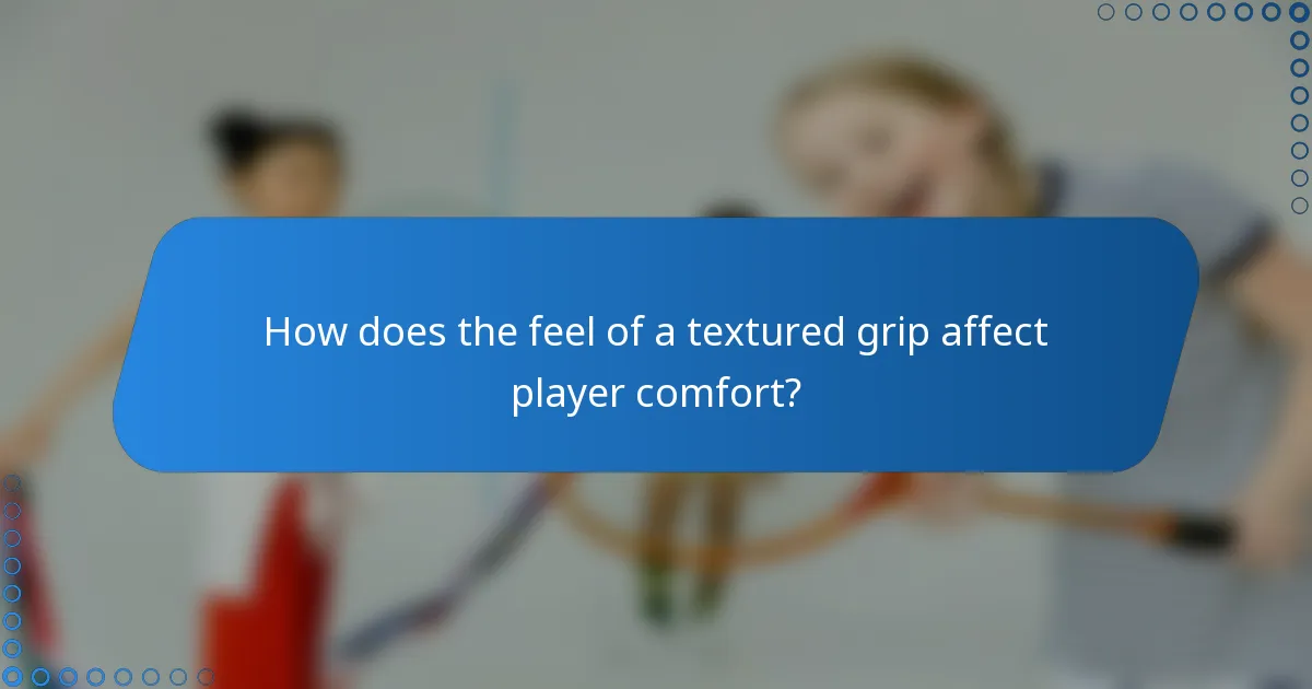 How does the feel of a textured grip affect player comfort?